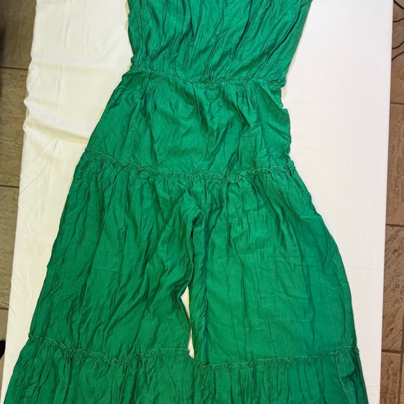 Women’s Green Sleeveless Jumpsuit with Wide legs and elastic waist - Picture 9 of 10